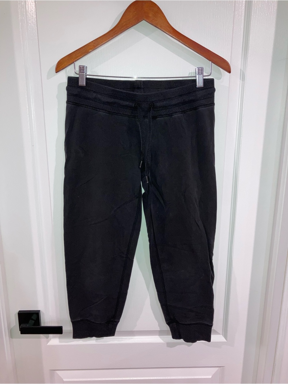 Lululemon Black Cropped Capri Joggers - size 4